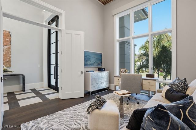 510 Neapolitan LN, Naples, FL 34103