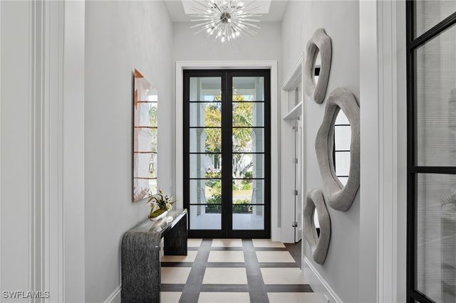 510 Neapolitan LN, Naples, FL 34103