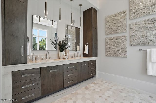 510 Neapolitan LN, Naples, FL 34103