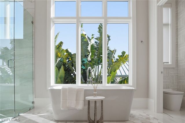 510 Neapolitan LN, Naples, FL 34103