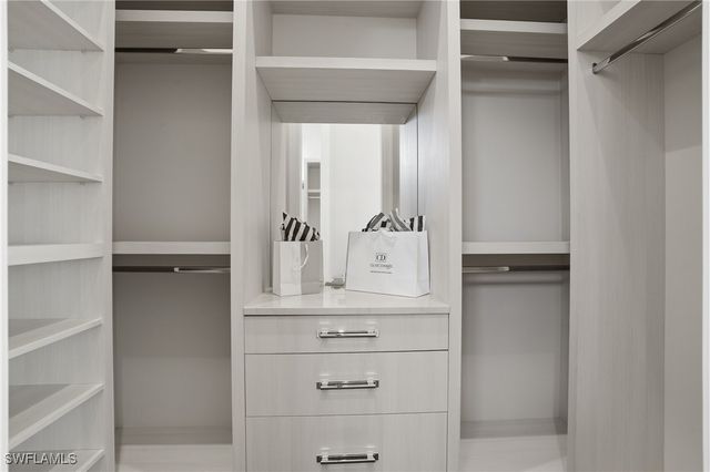 510 Neapolitan LN, Naples, FL 34103