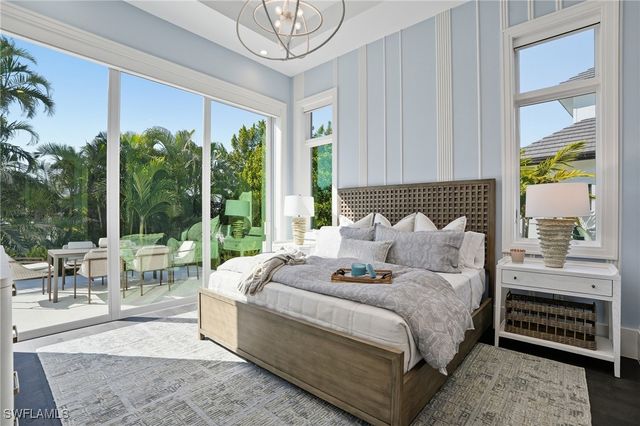 510 Neapolitan LN, Naples, FL 34103