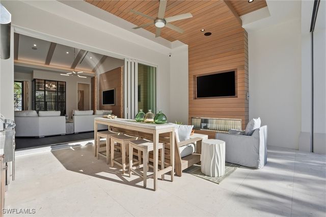 510 Neapolitan LN, Naples, FL 34103