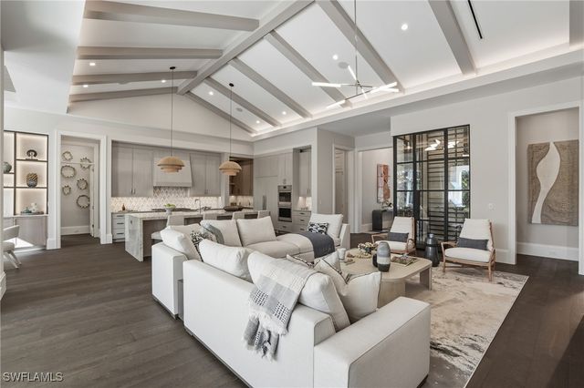 510 Neapolitan LN, Naples, FL 34103