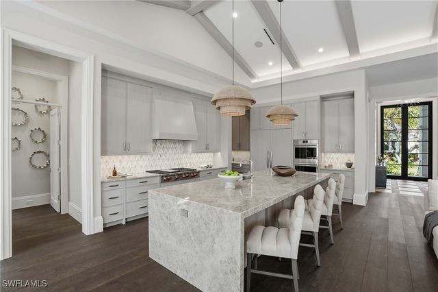 510 Neapolitan LN, Naples, FL 34103