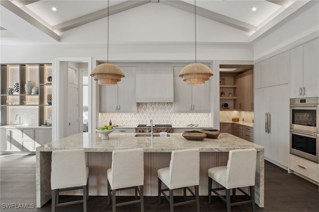 510 Neapolitan LN, Naples, FL 34103