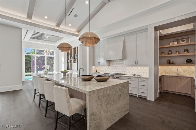 510 Neapolitan LN, Naples, FL 34103