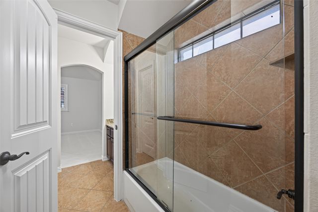 6947 Seabreeze Drive, Grand Prairie, TX 75054