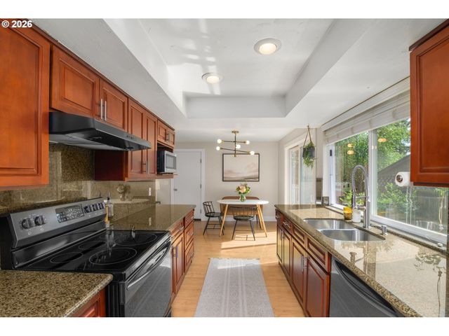 12225 Sw SPRING Ct, Portland, OR 97225