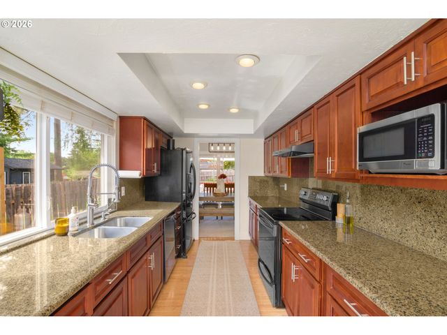 12225 Sw SPRING Ct, Portland, OR 97225