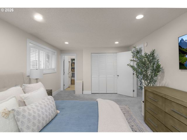 12225 Sw SPRING Ct, Portland, OR 97225