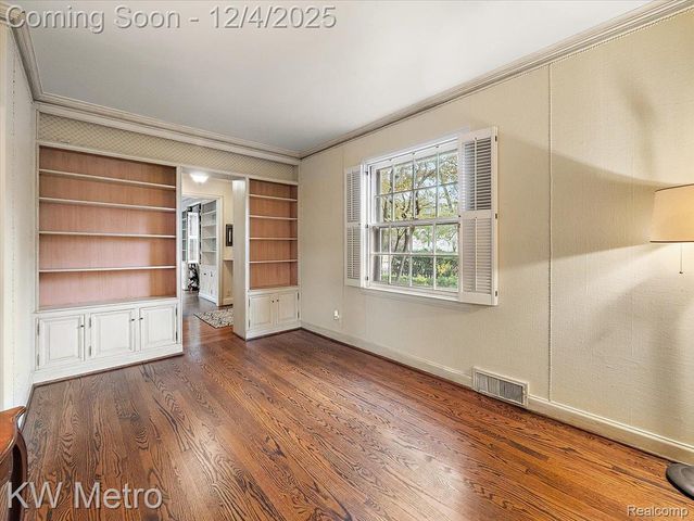 340 Kercheval Avenue, Grosse Pointe Farms, MI 48236