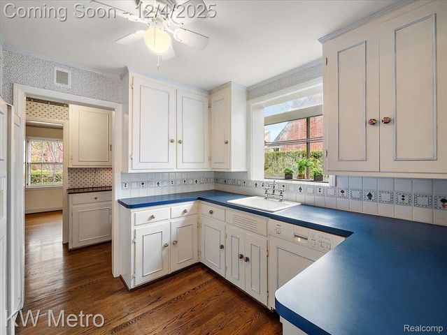 340 Kercheval Avenue, Grosse Pointe Farms, MI 48236