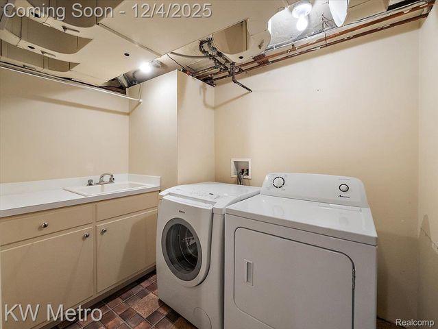 340 Kercheval Avenue, Grosse Pointe Farms, MI 48236