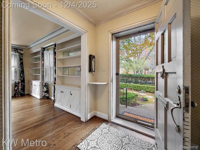 340 Kercheval Avenue, Grosse Pointe Farms, MI 48236