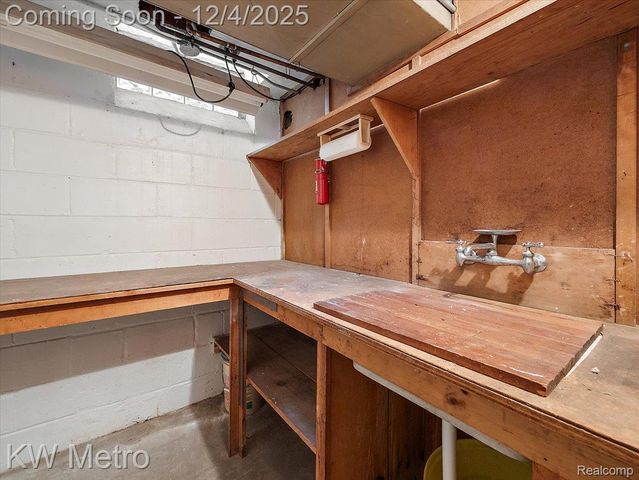 340 Kercheval Avenue, Grosse Pointe Farms, MI 48236