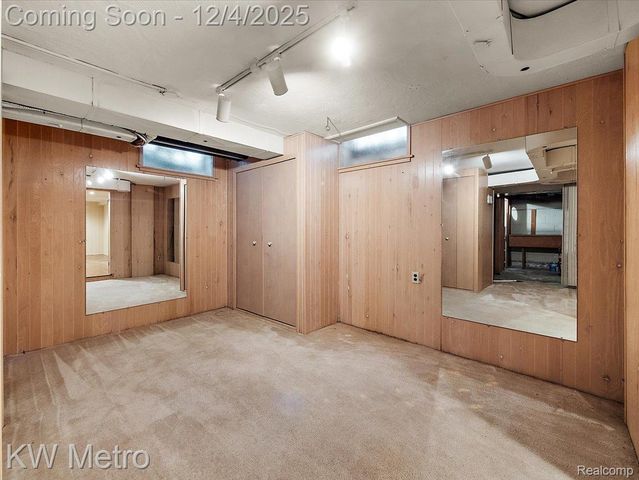 340 Kercheval Avenue, Grosse Pointe Farms, MI 48236