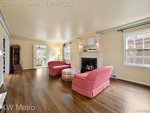 340 Kercheval Avenue, Grosse Pointe Farms, MI 48236