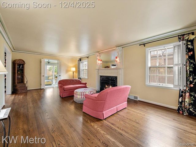 340 Kercheval Avenue, Grosse Pointe Farms, MI 48236