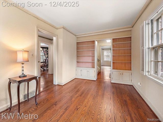 340 Kercheval Avenue, Grosse Pointe Farms, MI 48236