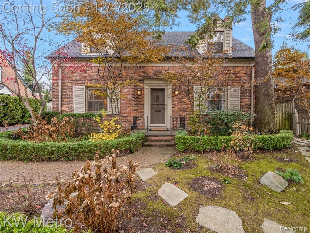 340 Kercheval Avenue, Grosse Pointe Farms, MI 48236