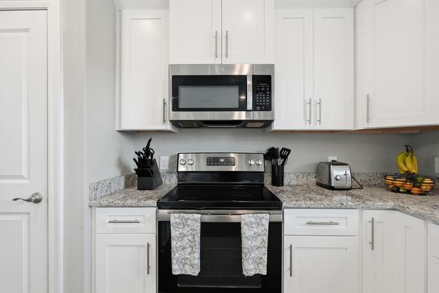 2331 Hadleigh Hills Court, Navarre, FL 32566
