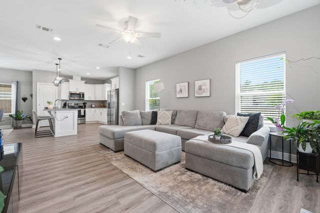 2331 Hadleigh Hills Court, Navarre, FL 32566