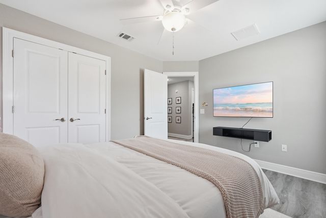 2331 Hadleigh Hills Court, Navarre, FL 32566