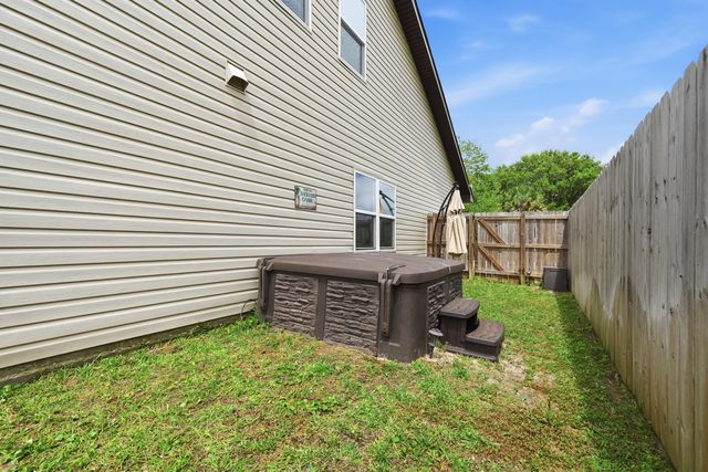 2331 Hadleigh Hills Court, Navarre, FL 32566