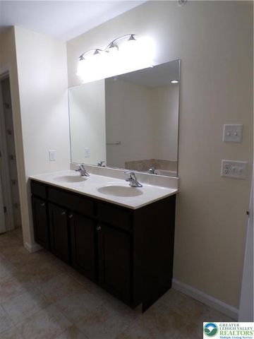 319 Milkweed Drive, Upper Macungie Twp, PA 18104