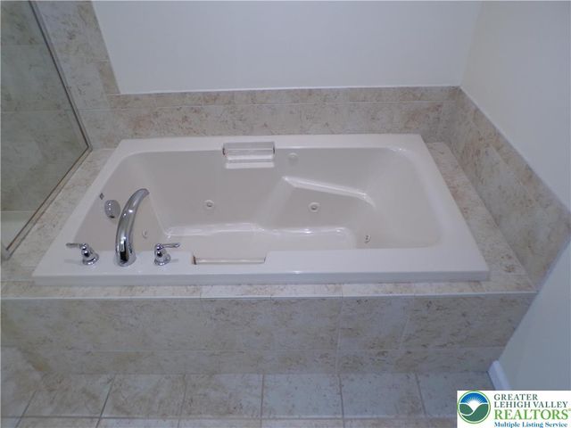 319 Milkweed Drive, Upper Macungie Twp, PA 18104