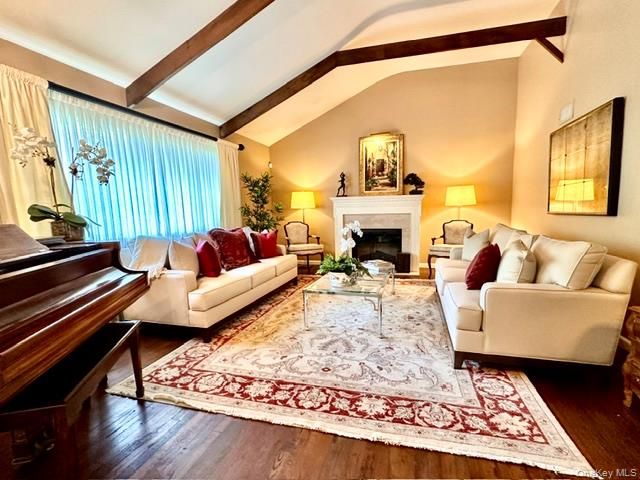40 Knott Drive, Glen Cove, NY 11542