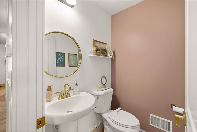 2087 Majestic Dr, North Strabane, PA 15317