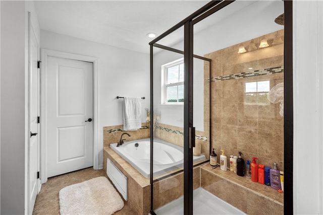 2087 Majestic Dr, North Strabane, PA 15317