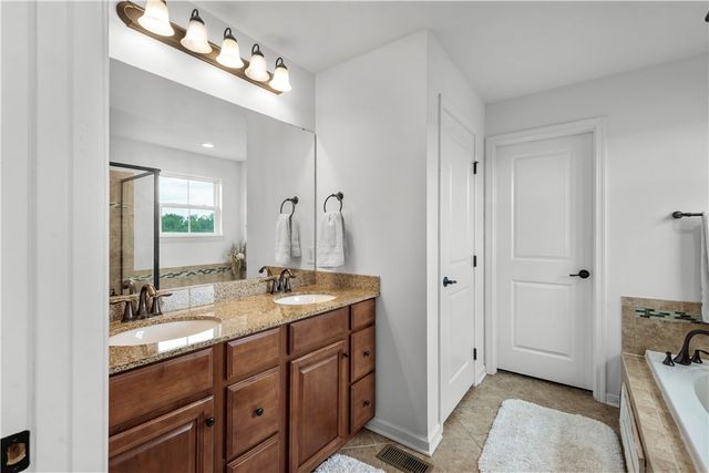 2087 Majestic Dr, North Strabane, PA 15317