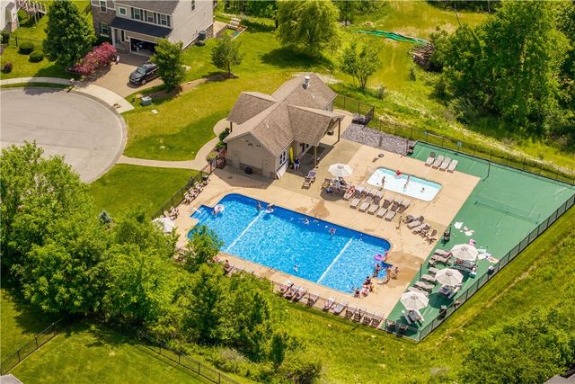 2087 Majestic Dr, North Strabane, PA 15317