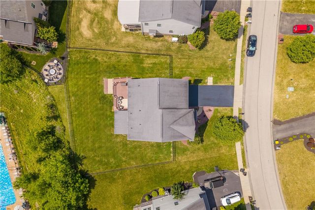 2087 Majestic Dr, North Strabane, PA 15317