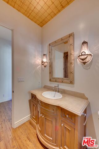 9530 Hidden Valley Road, Beverly Hills, CA 90210