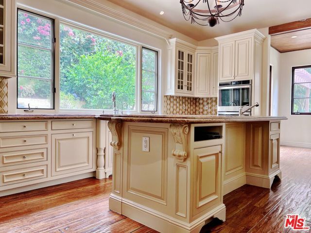 9530 Hidden Valley Road, Beverly Hills, CA 90210