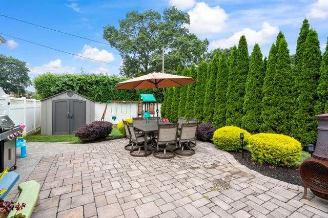 42 Kenmore Street, Dix Hills, NY 11746