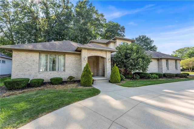 416 Castle Pines Drive, Akron, OH 44333