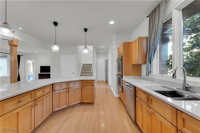 416 Castle Pines Drive, Akron, OH 44333