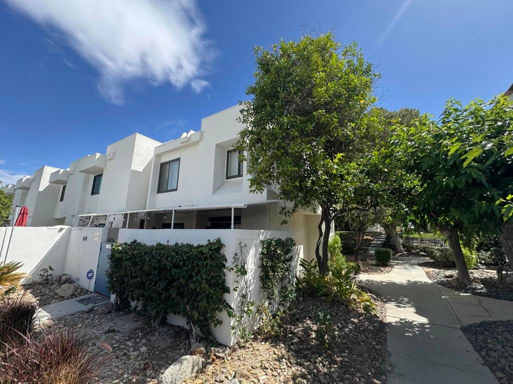 48728 Desert Flower Drive, Palm Desert, CA 92260