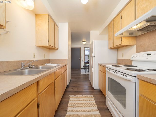 919 CHARLES St A, Newberg, OR 97132