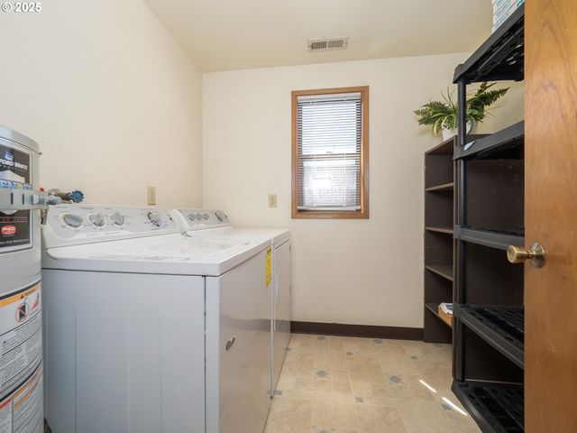 919 CHARLES St A, Newberg, OR 97132