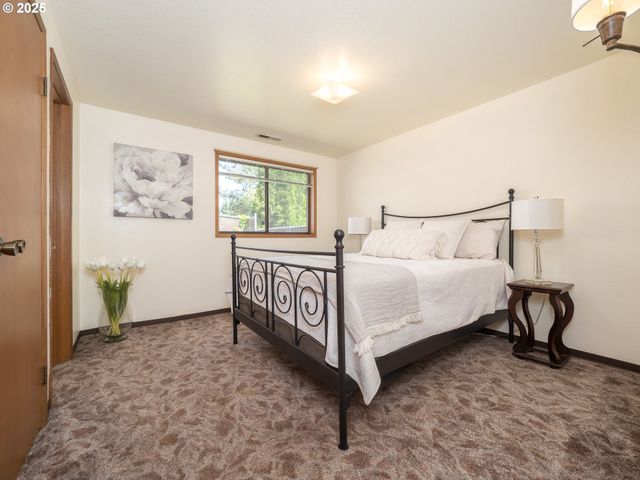 919 CHARLES St A, Newberg, OR 97132