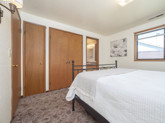 919 CHARLES St A, Newberg, OR 97132