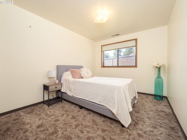 919 CHARLES St A, Newberg, OR 97132