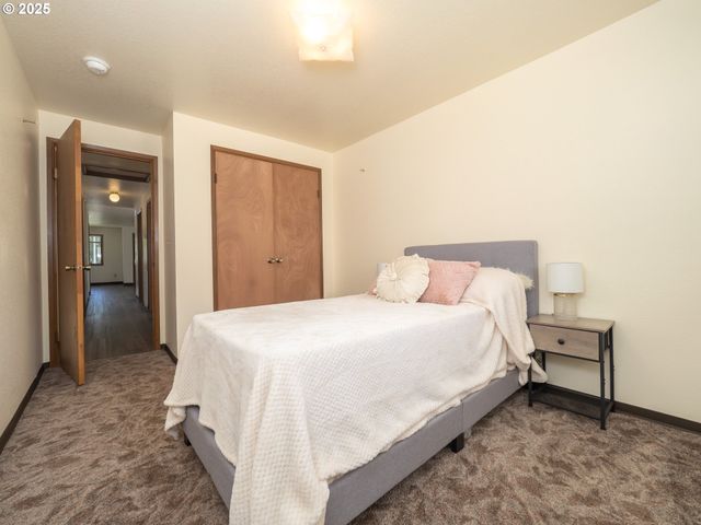 919 CHARLES St A, Newberg, OR 97132