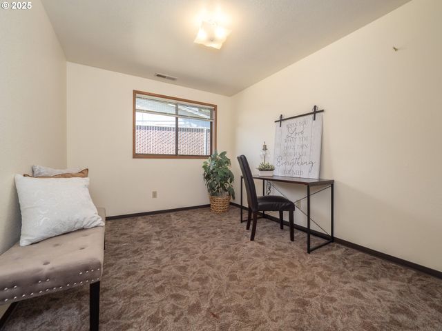 919 CHARLES St A, Newberg, OR 97132